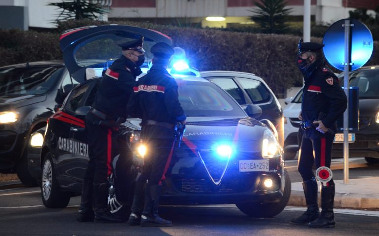 Due serate di follia in zona bianca a Nuoro. Dopo la rissa, accoltellato un minorenne