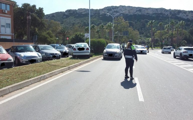 Cagliari, malore alla guida, poi esce fuori strada: è grave