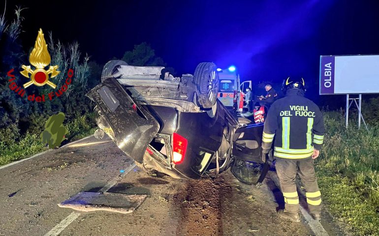 Spaventoso incidente nella notte: auto si ribalta più volte, giovane conducente all’ospedale