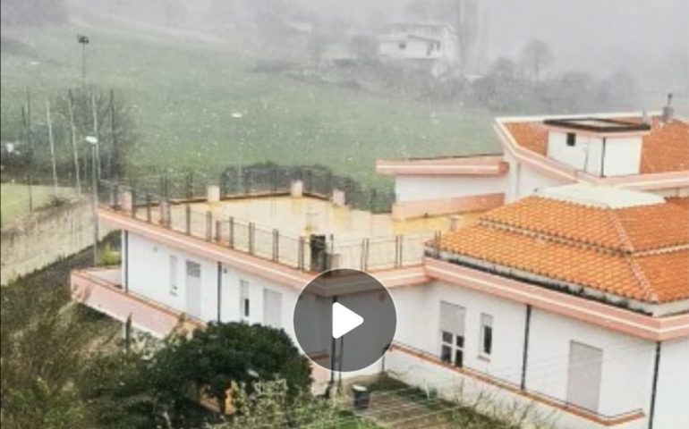 (VIDEO) Nevica a bassa quota nel centro Sardegna: la Barbagia imbiancata