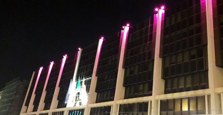 8 Marzo, il Palazzo Regionale si illumina di rosa: un omaggio a tutte le donne di Sardegna