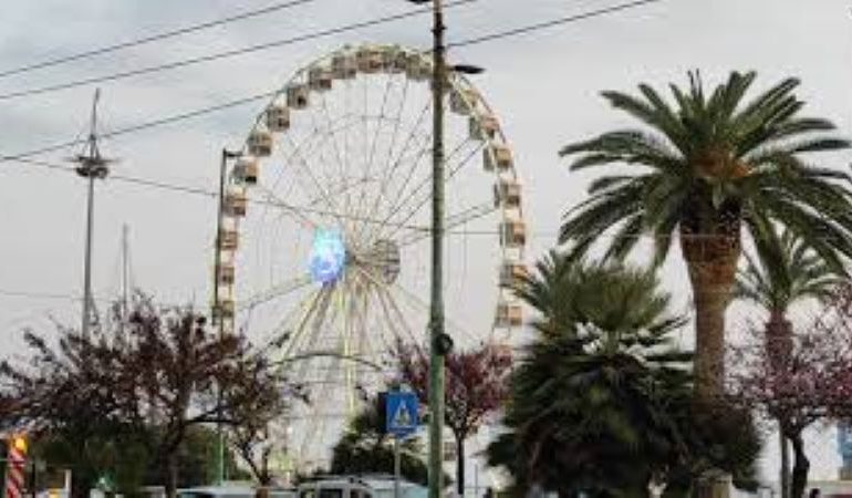 Cagliari, ultimi giri per la ruota panoramica del porto: da lunedì di nuovo chiusura