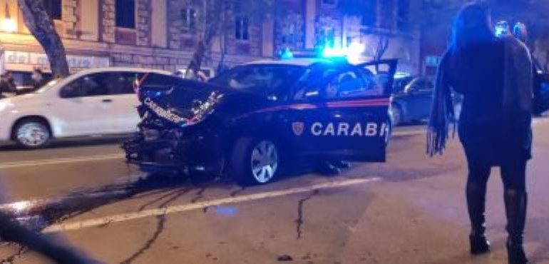 Cagliari, la folle fuga nel Largo: pattuglia dei Carabinieri contro Golf bianca. Parole di solidarietà dal sindaco Paolo Truzzu