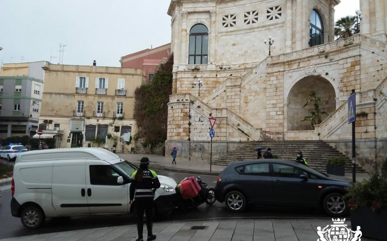 Cagliari: scooter tamponato e spinto contro un’altra auto, centauro finisce all’ospedale