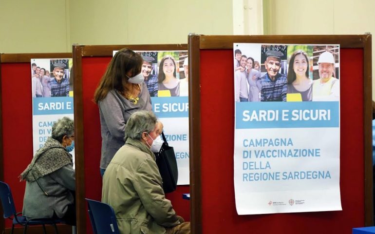 Uno studio: in Sardegna un medico ogni 382 abitanti, eppure i vaccini vanno a rilento