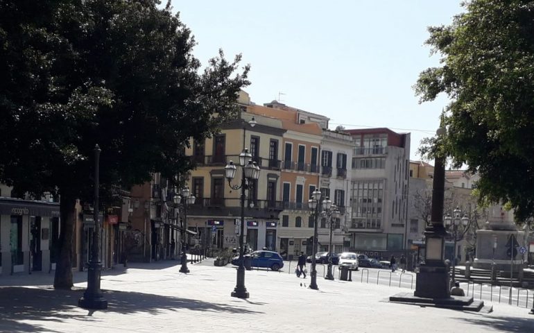 Cagliari, i negazionisti si preparano a scendere in piazza Yenne: nel pomeriggio tutti per il “No Paura day”