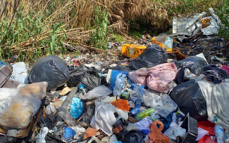 Cagliari, abbandono di rifiuti: denunciato un imprenditore