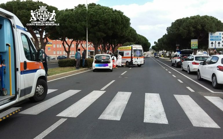 Cagliari, auto travolge due donne sulle strisce pedonali in viale Colombo: sono gravi