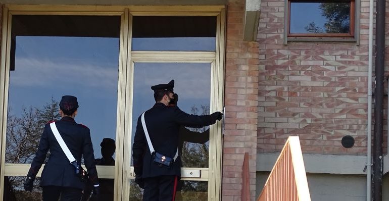 Monserrato, vuole vivere con la fidanzata in casa della madre: richieste di denaro e ingiurie per una 76enne. Duro provvedimento per una coppia di 50enni