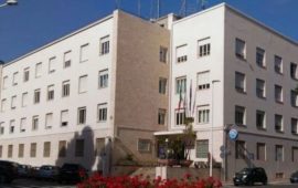 Bomba e minacce contro forze dell’ordine, tre arresti a Cagliari