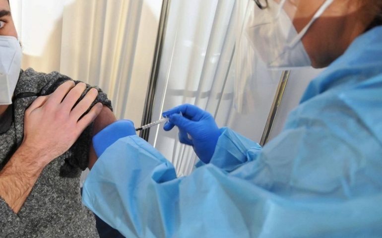 Vaccini: oggi la Sardegna ha il dato più alto di somministrazioni in Italia