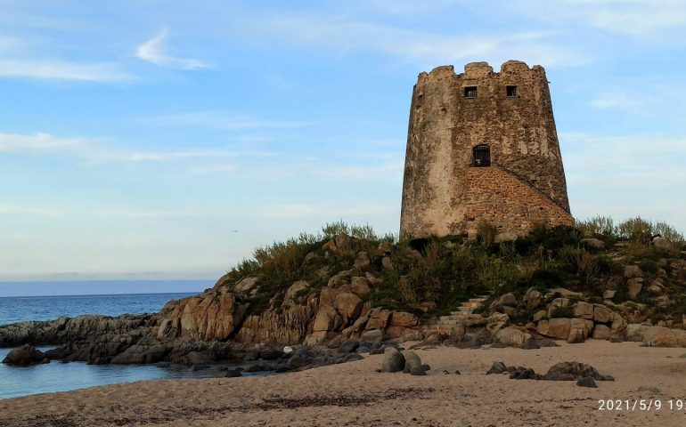 La foto. La Torre di Bari Sardo nello scatto di Maria Sioni