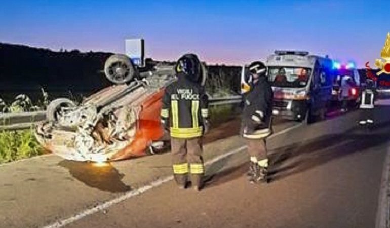 Terribile incidente nella notte: auto si ribalta più volte, due feriti gravi all’ospedale