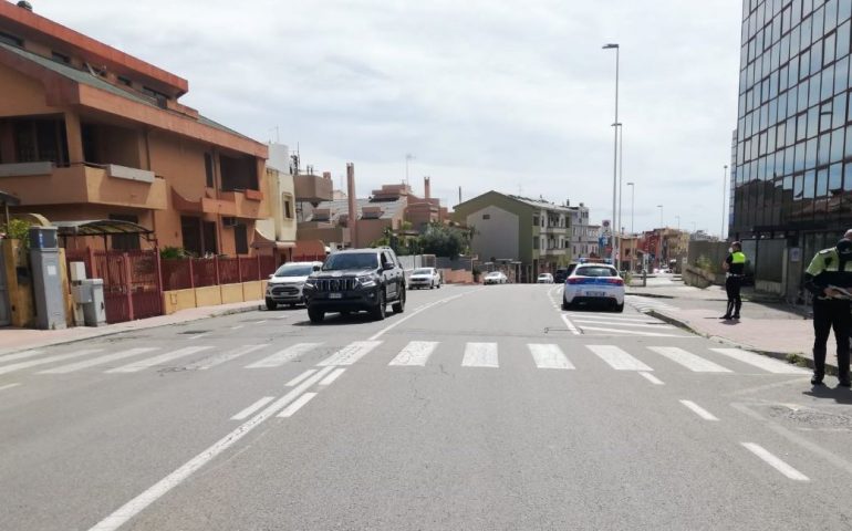 Pirata della strada a Cagliari, scooter investe una donna sulle strisce pedonali e si dà alla fuga: partono le indagini