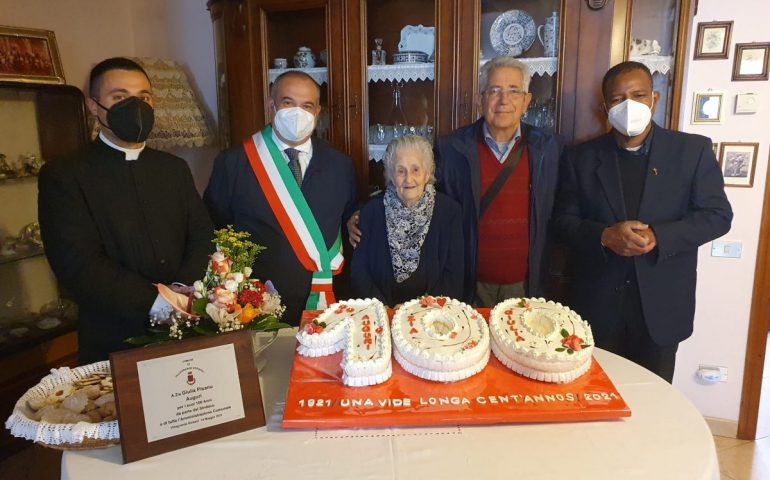 Ogliastra terra di longevità. Villagrande, “tzia” Giulia Pisanu spegne 100 candeline