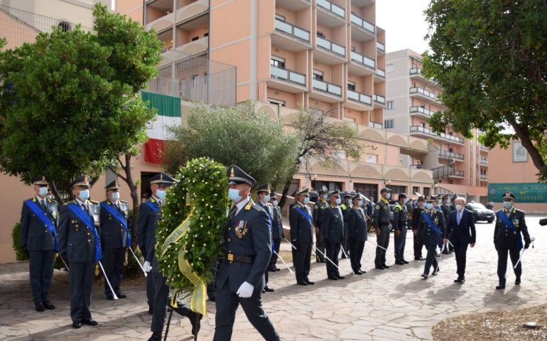 Cagliari, oggi la celebrazione dei 247 anni della Guardia di Finanza: deposta una corona d’alloro al Monumento ai Caduti
