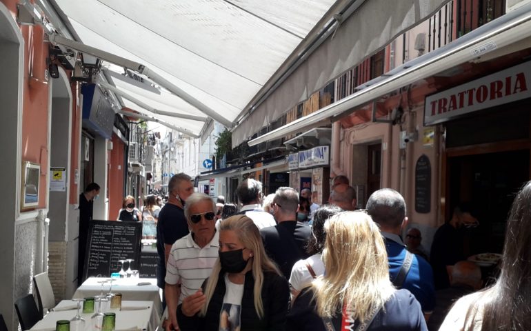 La foto. Festa della Repubblica e Zona Bianca, gran folla in centro a Cagliari