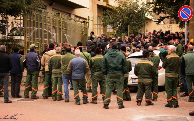 Lavoratori Forestas in piazza, domani due sit-in di protesta a Cagliari. Campagna antincendio a rischio