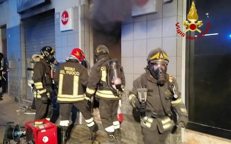 Brucia una pasticceria a Quartu, intervengono i Vigili del Fuoco