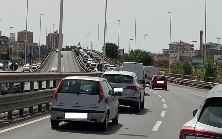 incidente-asse-mediano-coda-fila-cagliari