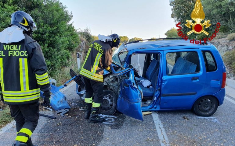 Incidente all’alba: auto si schianta contro un masso, conducente portato in elicottero all’ospedale