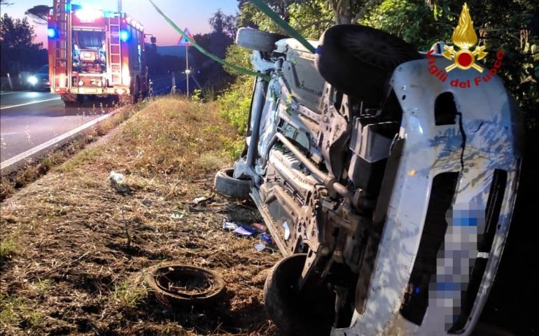 Auto esce di strada e finisce in un dirupo: una donna ferita trasportata all’ospedale