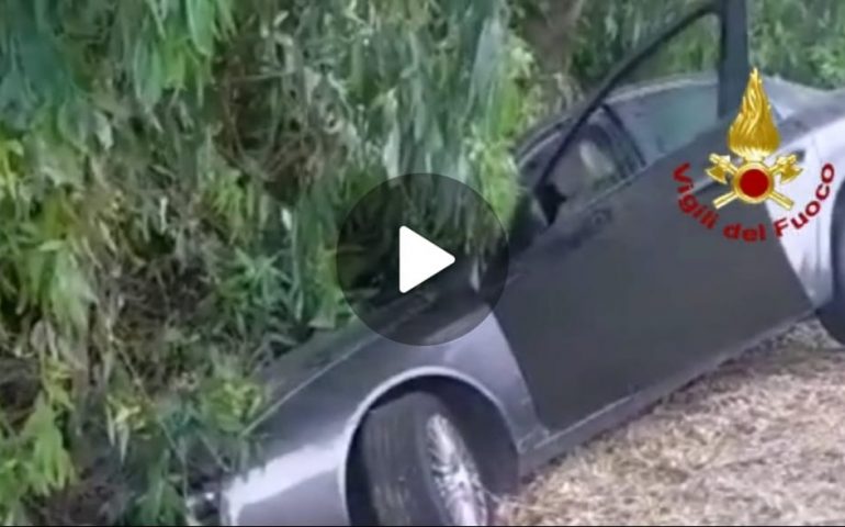 (VIDEO) Tragedia a Villamassargia: auto finisce fuori strada, muore il conducente