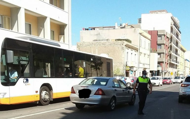 Cagliari, 75enne travolto sulle strisce da un anziano alla guida: è grave