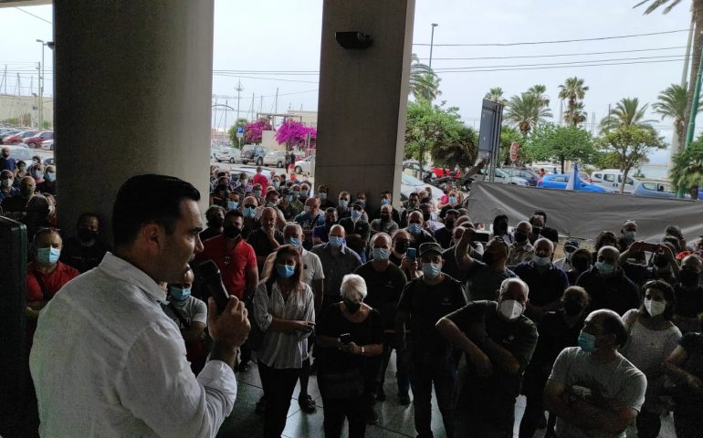 Lavoratori Forestas, da questa mattina due sit-in di protesta a Cagliari. Campagna antincendio a rischio