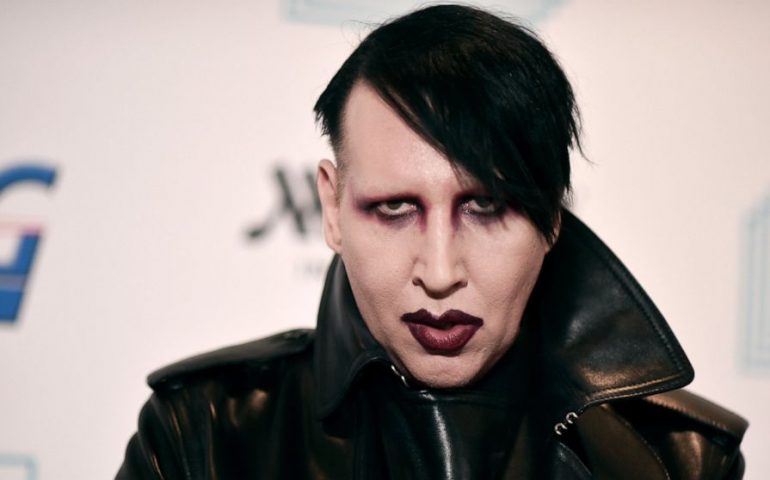 Marilyn Manson si è consegnato alla Polizia di Los Angeles