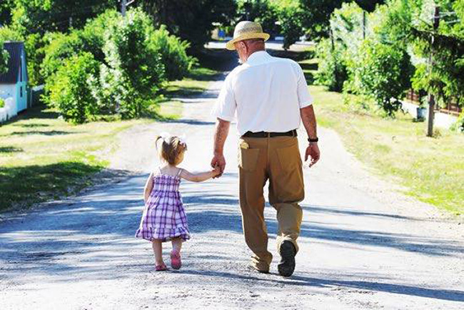 Arezzo, all’asilo un nonno prende la bambina sbagliata