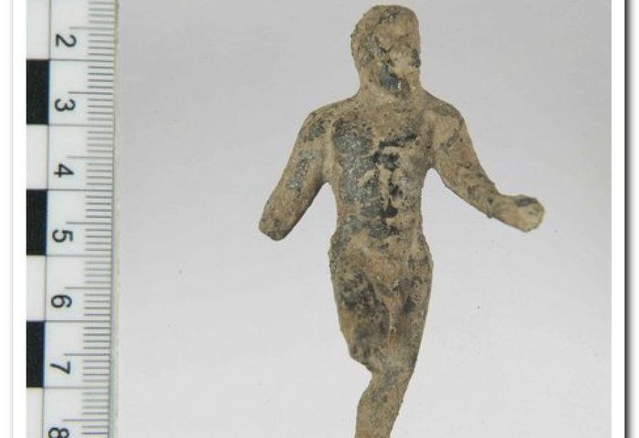 Sassari, bambina a passeggio trova un’antica statuina di Ercole