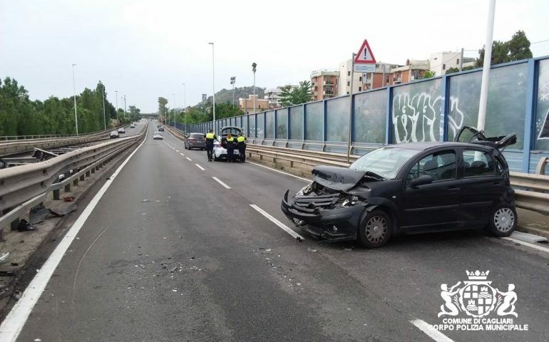 A Cagliari tamponamento sull’asse mediano, 3 veicoli coinvolti: pronto intervento del 118