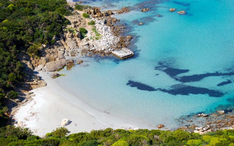 Airbnb, nella top 10 delle tendenze estive globali, due mete sono in Sardegna: ecco quali