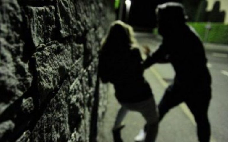 Cagliari, “Ho subito un’aggressione a sfondo sessuale”: la denuncia pubblica di una ragazza