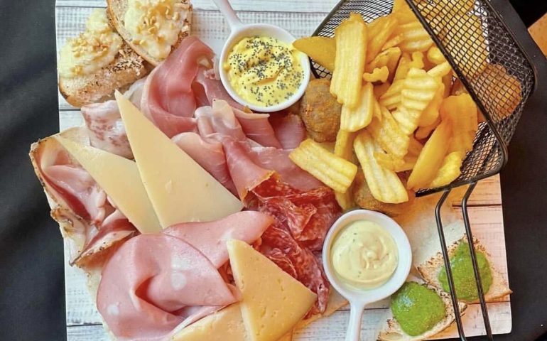 Abbinare cocktail ricercati a taglieri gourmet: Eclipse, il bistrot che ha reso la mixology una realtà