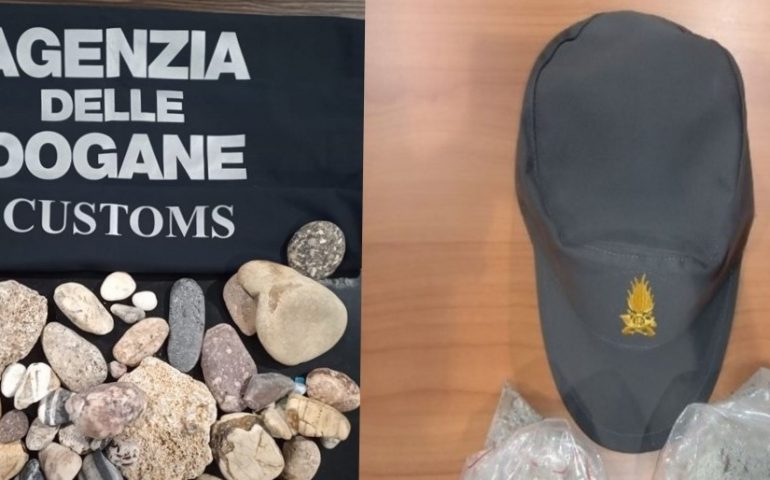 Sabbia, ciottoli e conchiglie: all’aeroporto di Cagliari sorpresi 11 turisti in possesso di “souvenir” dell’Isola. Per loro una multa salatissima
