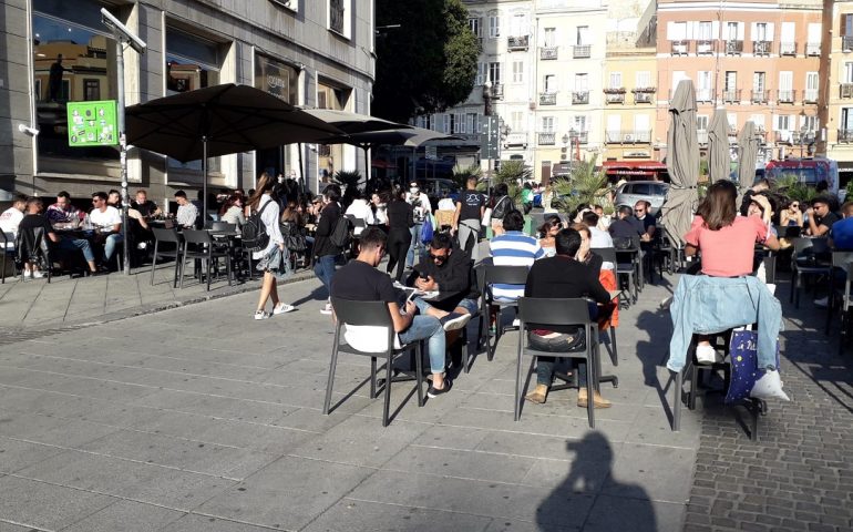 Cagliari, via i tavolini dalle strade fra 7 giorni. Commercianti: “Chiarezza subito”