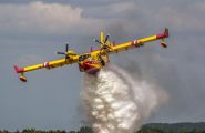 Santadi, incendio notturno vicino alle abitazioni: intervento massiccio dei vigili del fuoco
