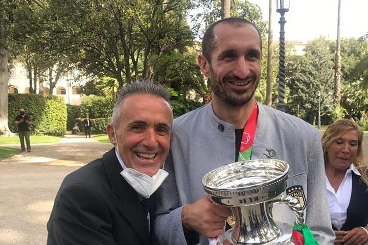 (FOTO) Il cuoco sardo del Quirinale Pietro Catzola incontra gli Azzurri campioni d’Europa