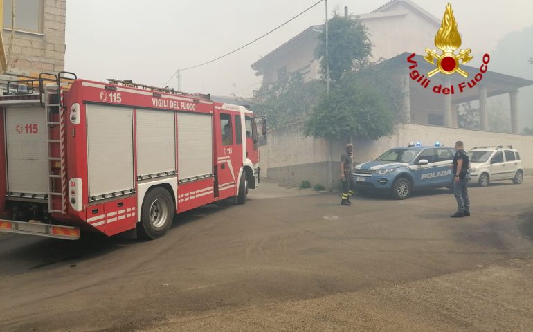 Oristanese, le fiamme arrivano a Scano Montiferro e minacciano San Leonardo