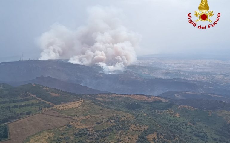 Incendi in Sardegna, Solinas chiede aiuto al Governo