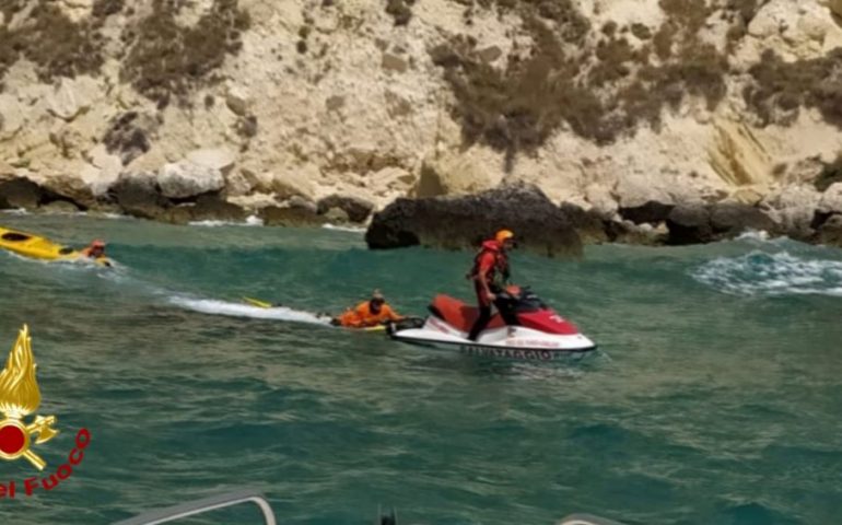 Cagliari, tanta paura per un canoista bloccato dalla corrente in una grotta: il pronto intervento dei soccorritori