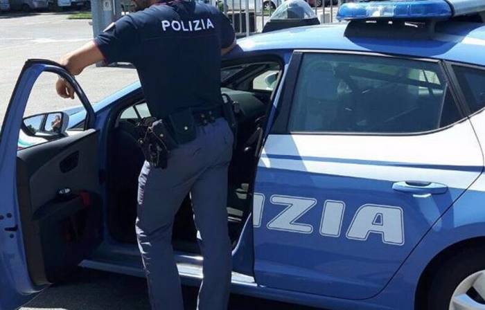 Sardegna, si affaccia dalla finestra e spara: arrestato un 52enne