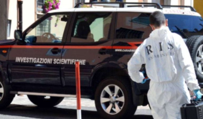 57enne trovato morto a Santa Giusta: aperta indagine per omicidio