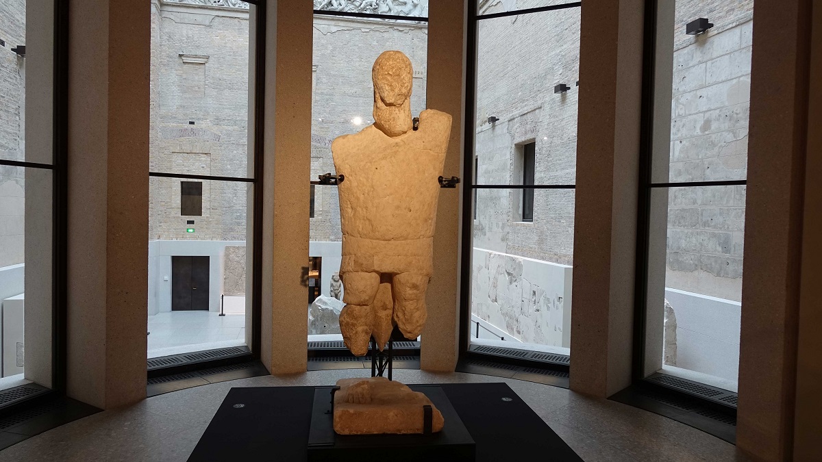 sardegna-megalitica-berlino-gigante-monte-prama-gianni-chessa (3)