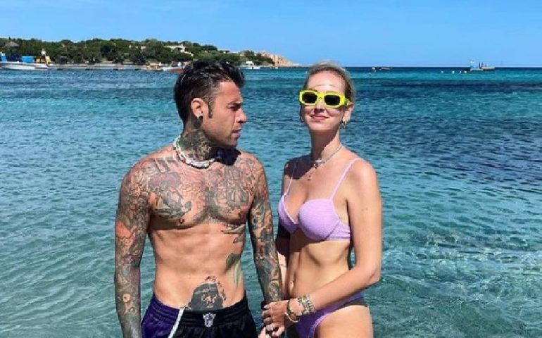 Una bella pubblicità per l’Isola: la foto dei Ferragnez a Porto Cervo spopola sui social