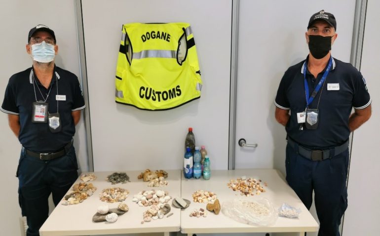 Sardegna: ancora sequestri di sabbia, conchiglie e ciottoli in aeroporto