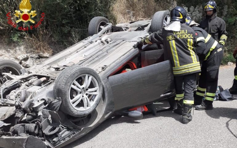 Sardegna, pauroso incidente stradale: auto si ribalta, 33enne in ospedale