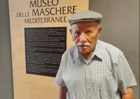 Antonio Brundu, il 103enne di Perdas, visita il Museo delle Maschere munito di green pass
